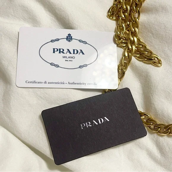 Authentic Prada Wallet on Chain - Picture 8 of 10